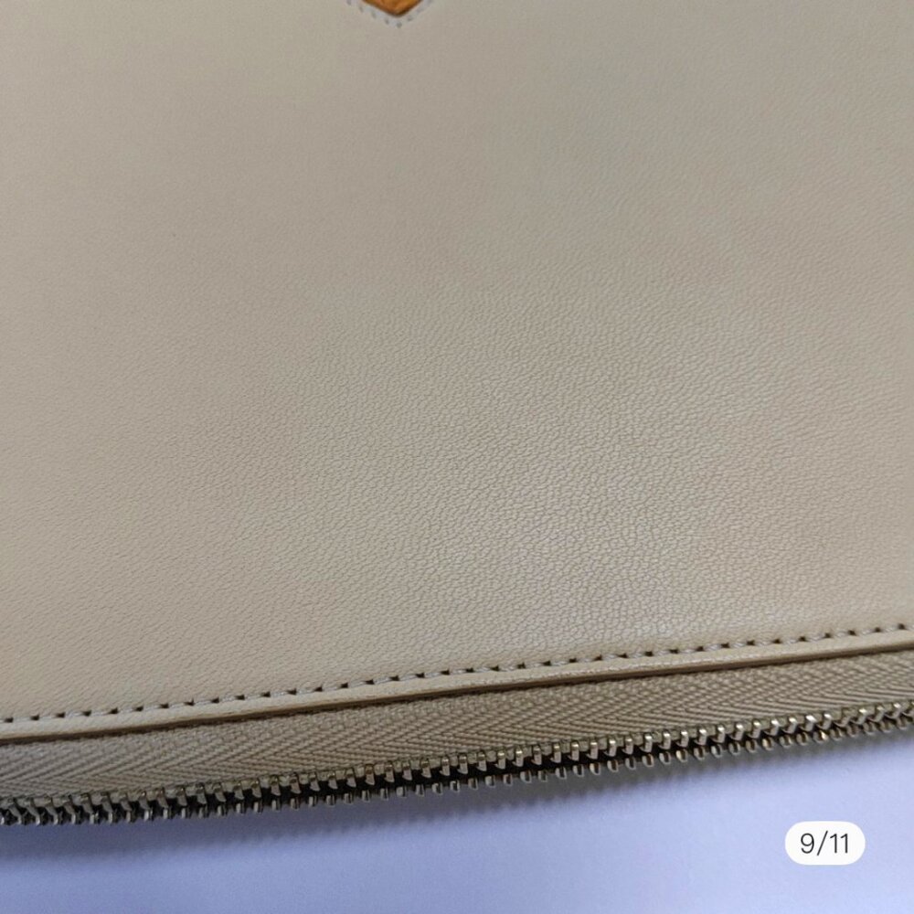 Celine Wallets - Picture 7 of 11